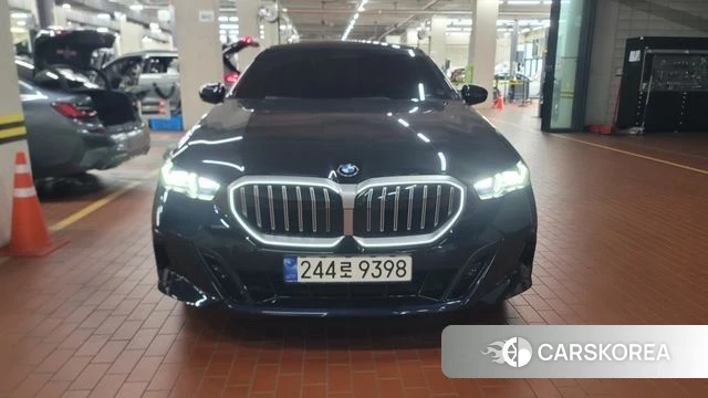 BMW 5 Series (G60) 2023 Черный из Кореи