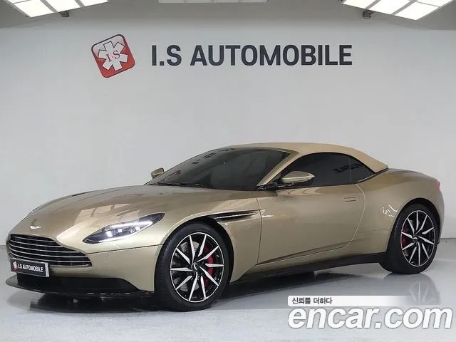 Aston Martin DB11 2018 Песочный из Кореи