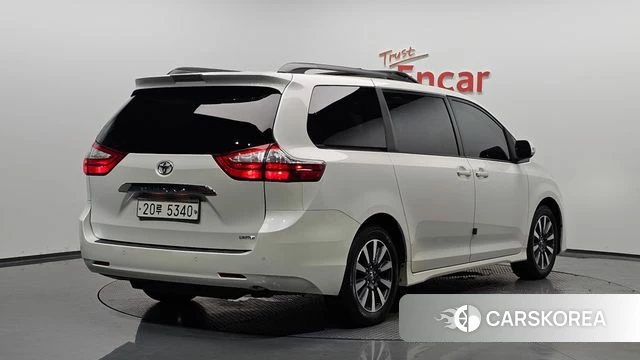 Toyota Sienna 2018 Белый из Кореи