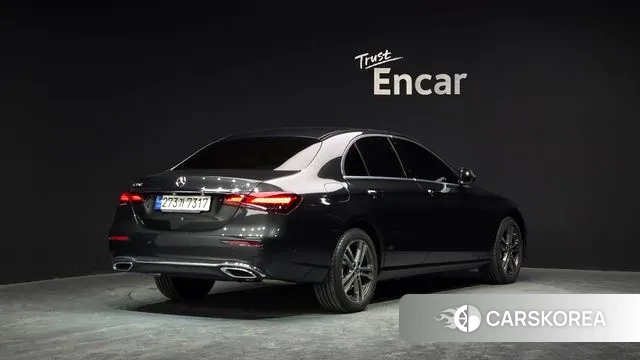 Mercedes-Benz E-Class W213 2022 Серый из Кореи