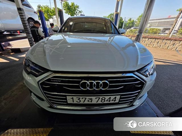 Audi A6 (C8) 2020 Белый из Кореи