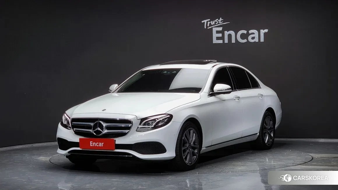 Mercedes-Benz E-Class W213 2019 Белый из Кореи
