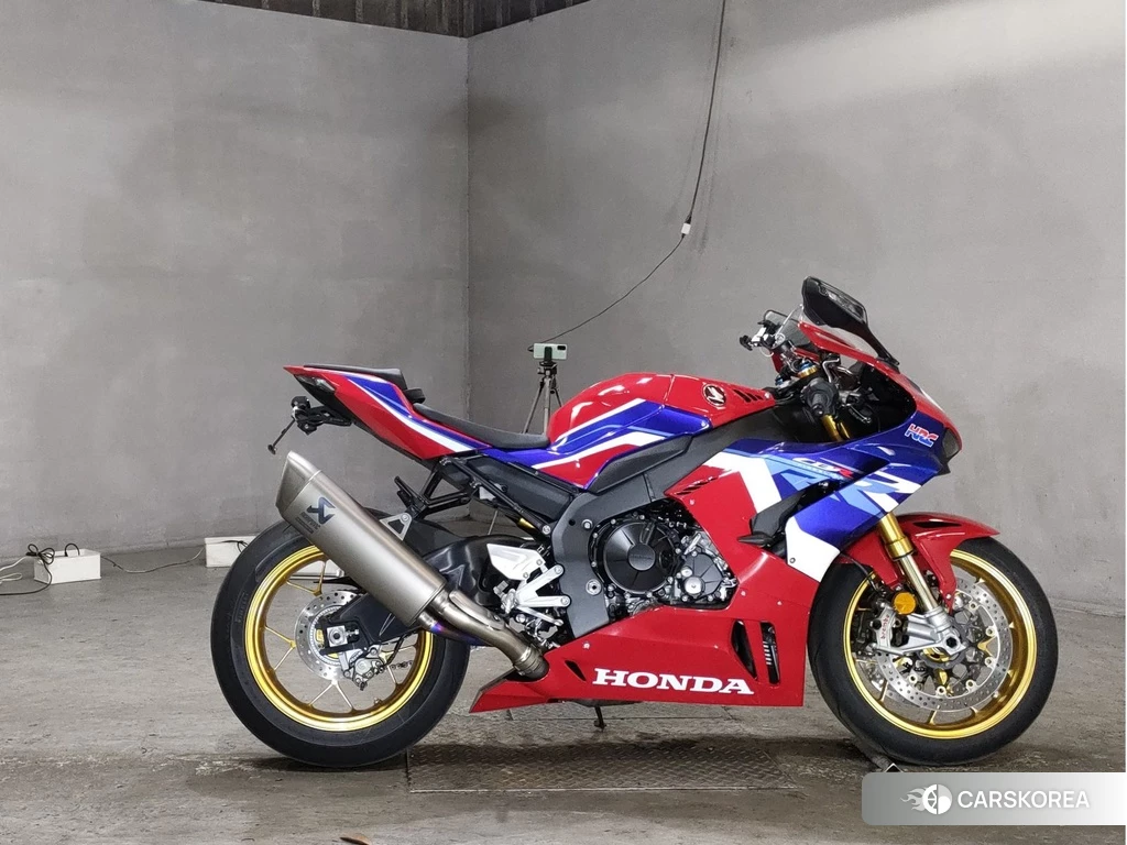 Проданный Honda CBR1000RR-R FIREBLADE SP 2023 из Японии