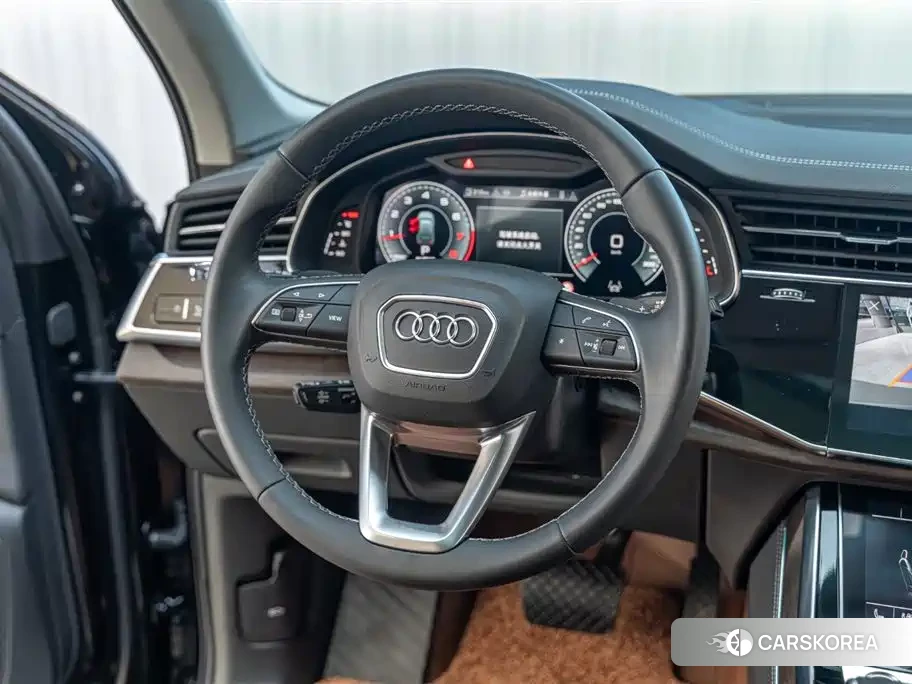Audi Q7 2025 Черный из Китая