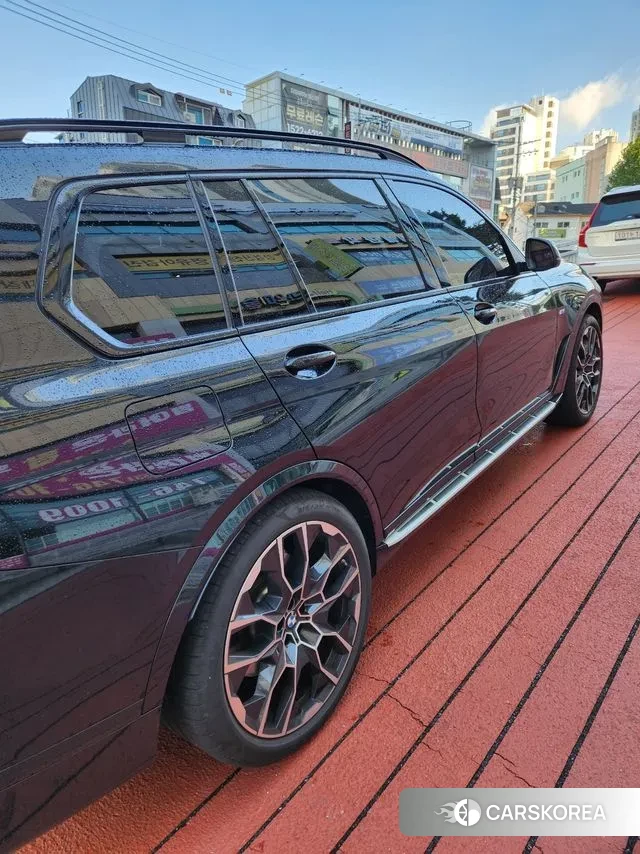 BMW X7 (G07) 2023 Черный из Кореи