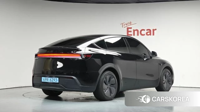 Tesla Model Y 2025 Черный из Кореи