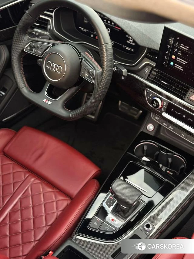 Audi S4 2022 Темно-серый из Китая