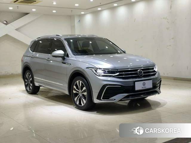Volkswagen Tiguan L 2022 Серебристо-серый из Китая
