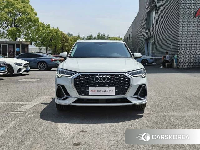 Audi Q3 2019 Белый из Китая