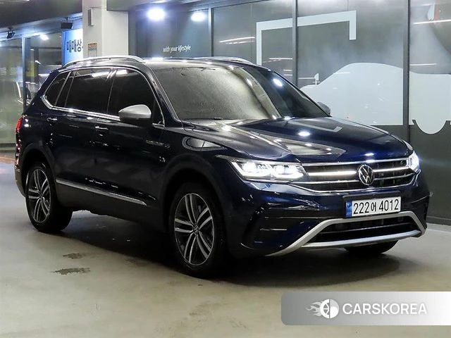 Volkswagen Tiguan Allspace 2023 Синий из Кореи