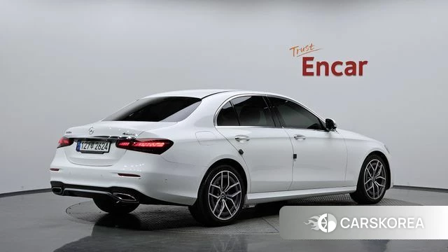 Mercedes-Benz E-Class W213 2021 Белый из Кореи