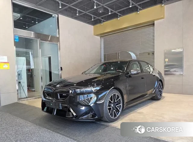 BMW M5 (G90) 2025 Черный из Кореи