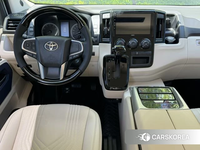Toyota Hiace 2025 Белый из Китая