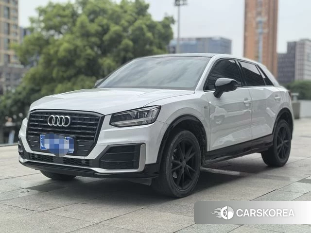 Audi Q2L 2021 Белый из Китая