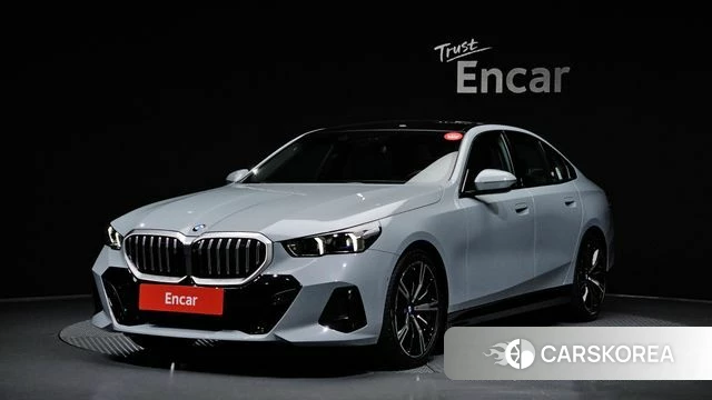 BMW 5 Series (G60) 2026 Светло-серебряный цвет из Кореи