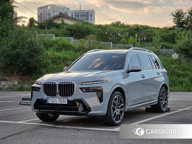 BMW X7 (G07) 2026 Небесно-голубой из Кореи