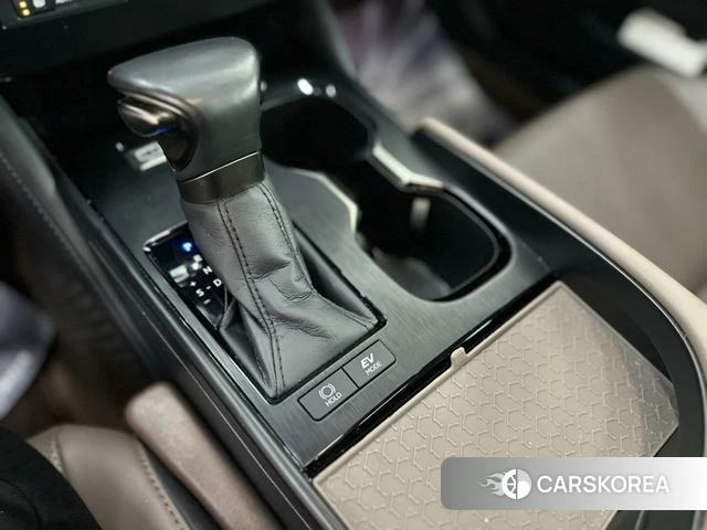 Lexus ES 2023 Серебристо-серый из Китая