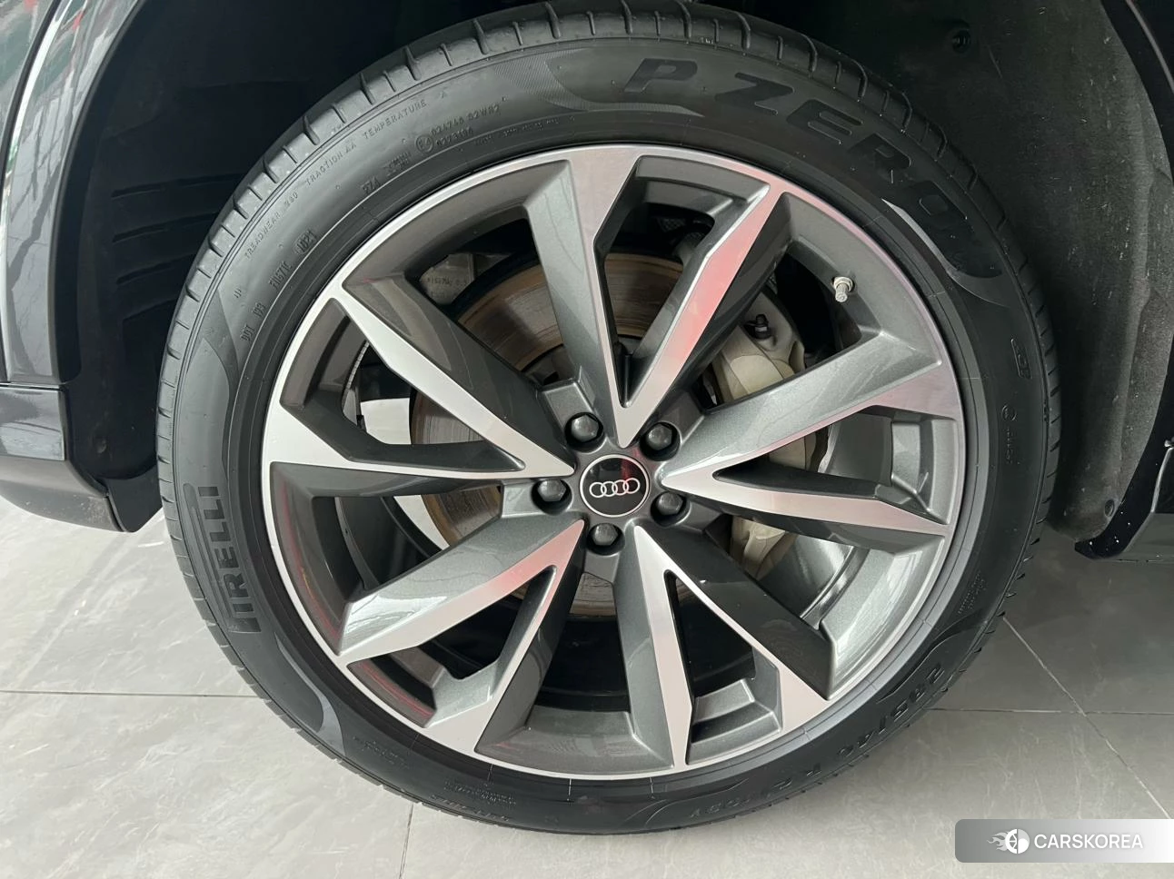 Audi Q7 2020 Черный из Китая