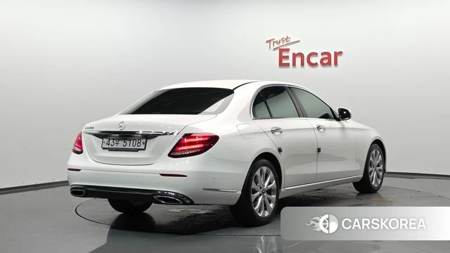 Mercedes-Benz E-Class W213 2019 Белый из Кореи