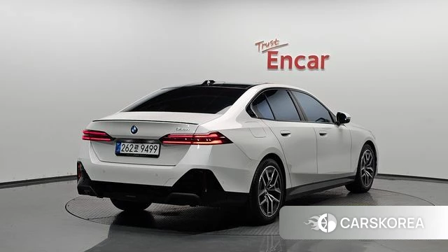 BMW 5 Series (G60) 2025 Белый из Кореи