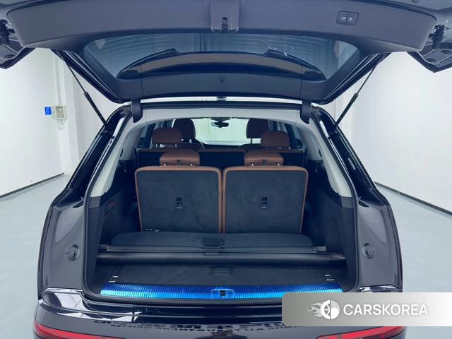 Audi Q7 2021 Черный из Китая