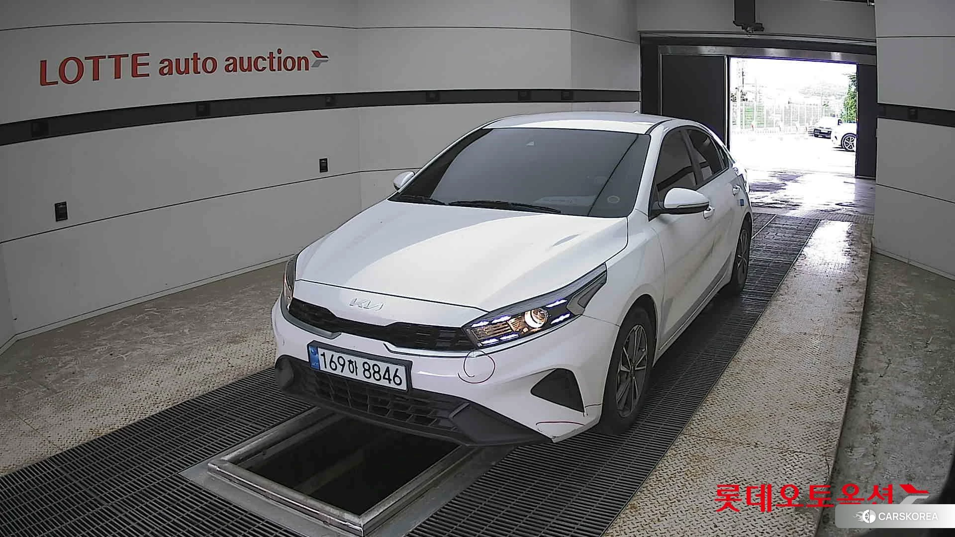 Kia K3 2022 Snow White Pearl из Кореи