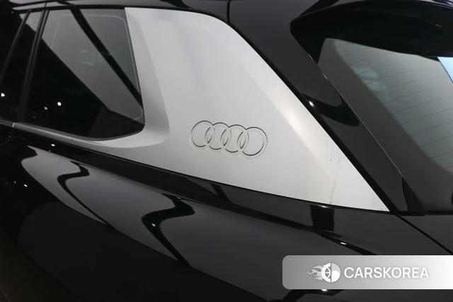Audi Q6 2024 Черный из Китая