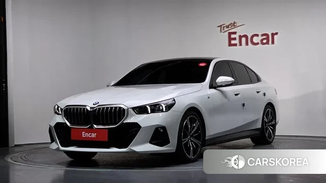 BMW 5 Series (G60) 2023 Белый из Кореи