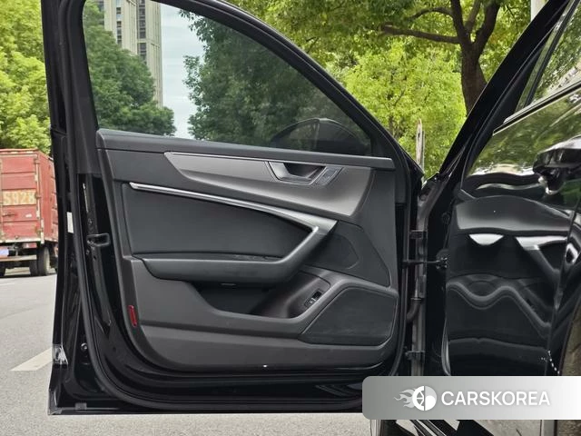 Audi A6L 2023 Черный из Китая