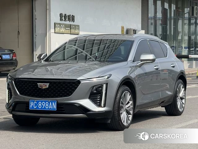 Cadillac GT4 2026 Серебристо-серый из Китая