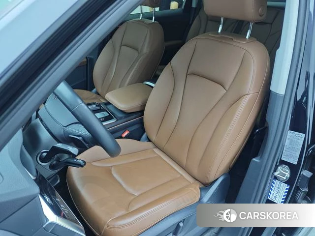 Audi Q7 2021 Черный из Китая