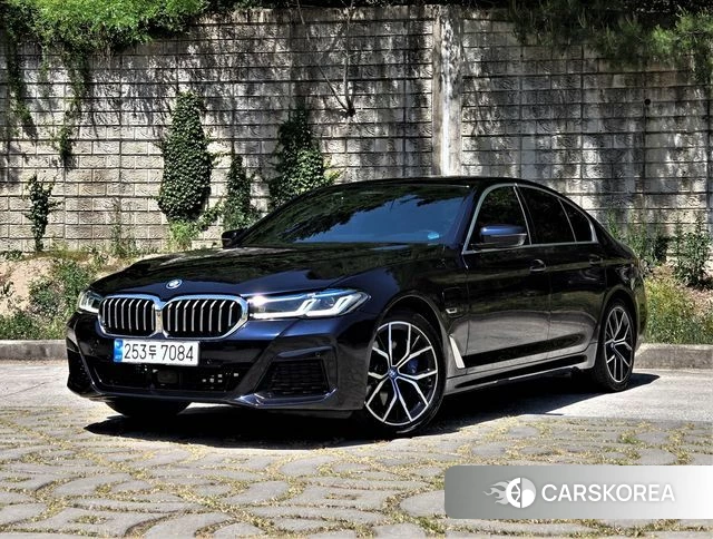 BMW 5 Series (G30) 2022 Черный из Кореи
