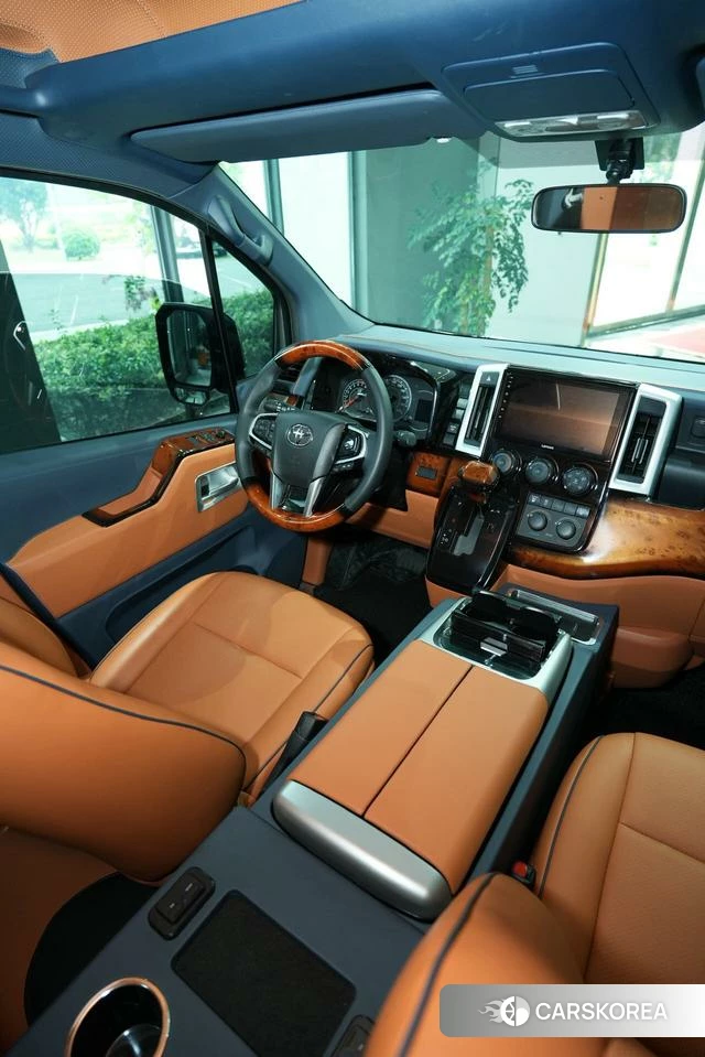 Toyota Hiace 2026 Черный из Китая
