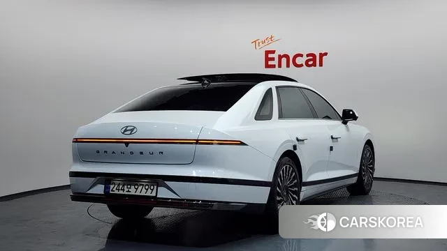 Hyundai Grandeur Hybrid (GN7) 2023 Белый из Кореи