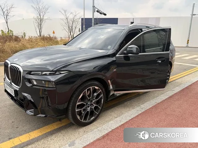 BMW X7 (G07) 2024 Черный из Кореи