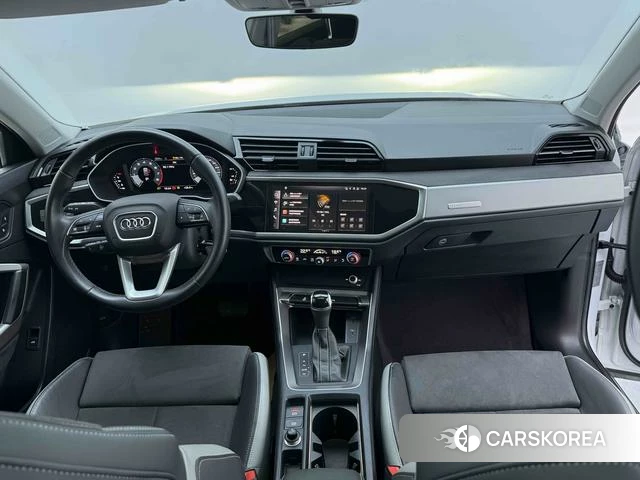 Audi Q3 2022 Белый из Китая