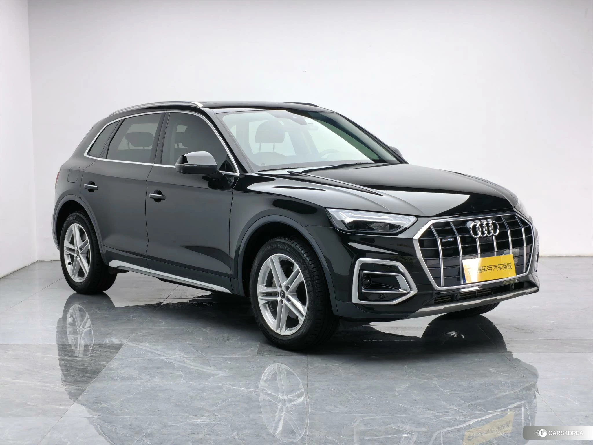Audi Q5L 2021 Черный из Китая