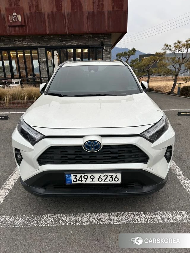 Toyota RAV4 5th Generation 2022 Белый из Кореи