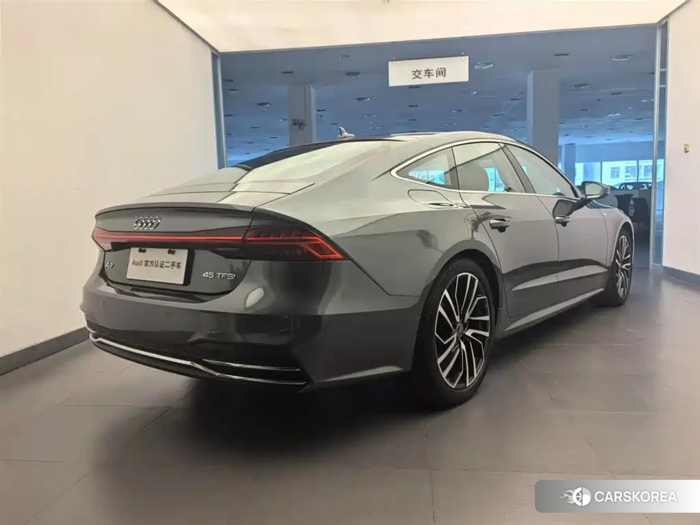Audi A7 2025 Silver/gray из Китая
