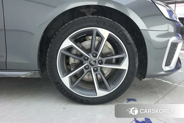 Audi A4L 2023 Темно-серый из Китая