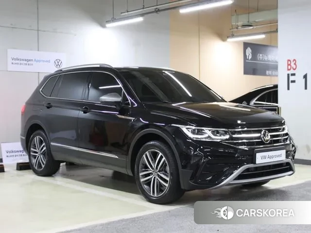 Volkswagen Tiguan Allspace 2023 Черный из Кореи