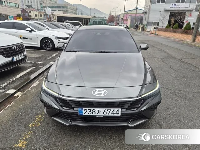 Hyundai The New Avante (CN7) 2023 Темно-зеленый из Кореи