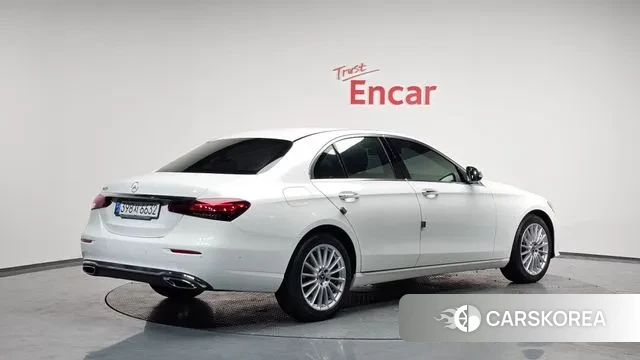Mercedes-Benz E-Class W213 2021 Белый из Кореи
