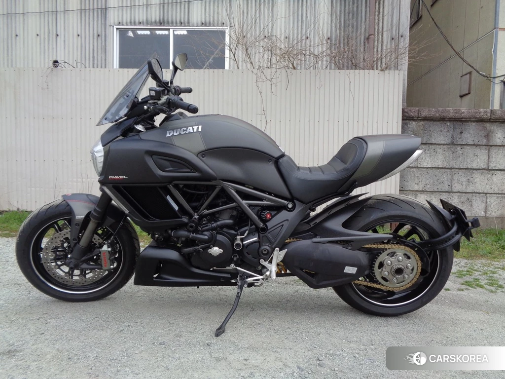 Проданный Ducati DIAVEL CARBON 2015 из Японии