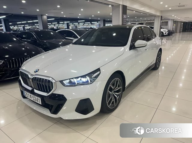 BMW 5 Series (G60) 2025 Белый из Кореи