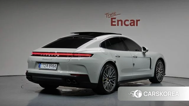 Porsche Panamera (976) 2025 Серебристо-серый из Кореи