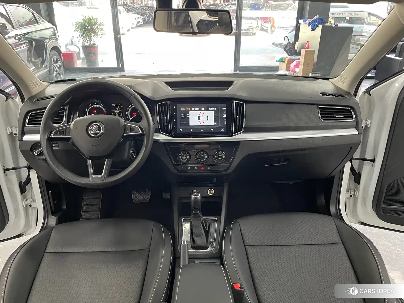 Skoda Kamiq 2023 Белый из Китая