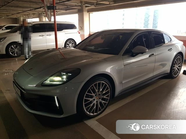 Porsche Panamera (976) 2024 Серебряный из Кореи