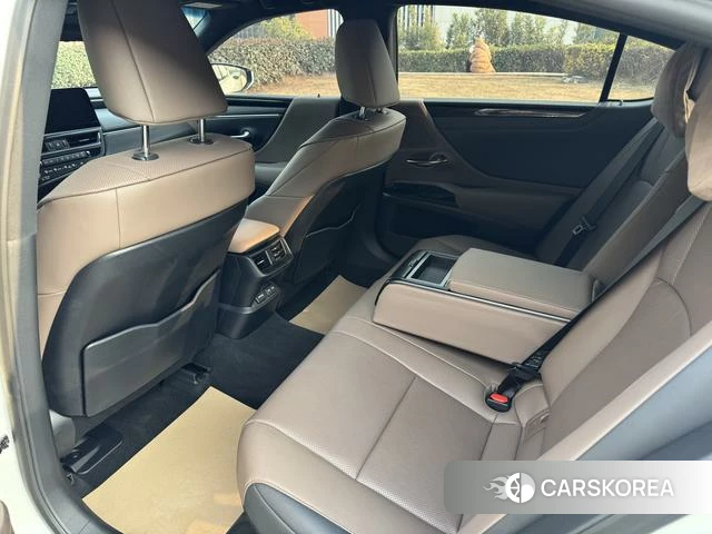 Lexus ES 2023 Белый из Китая