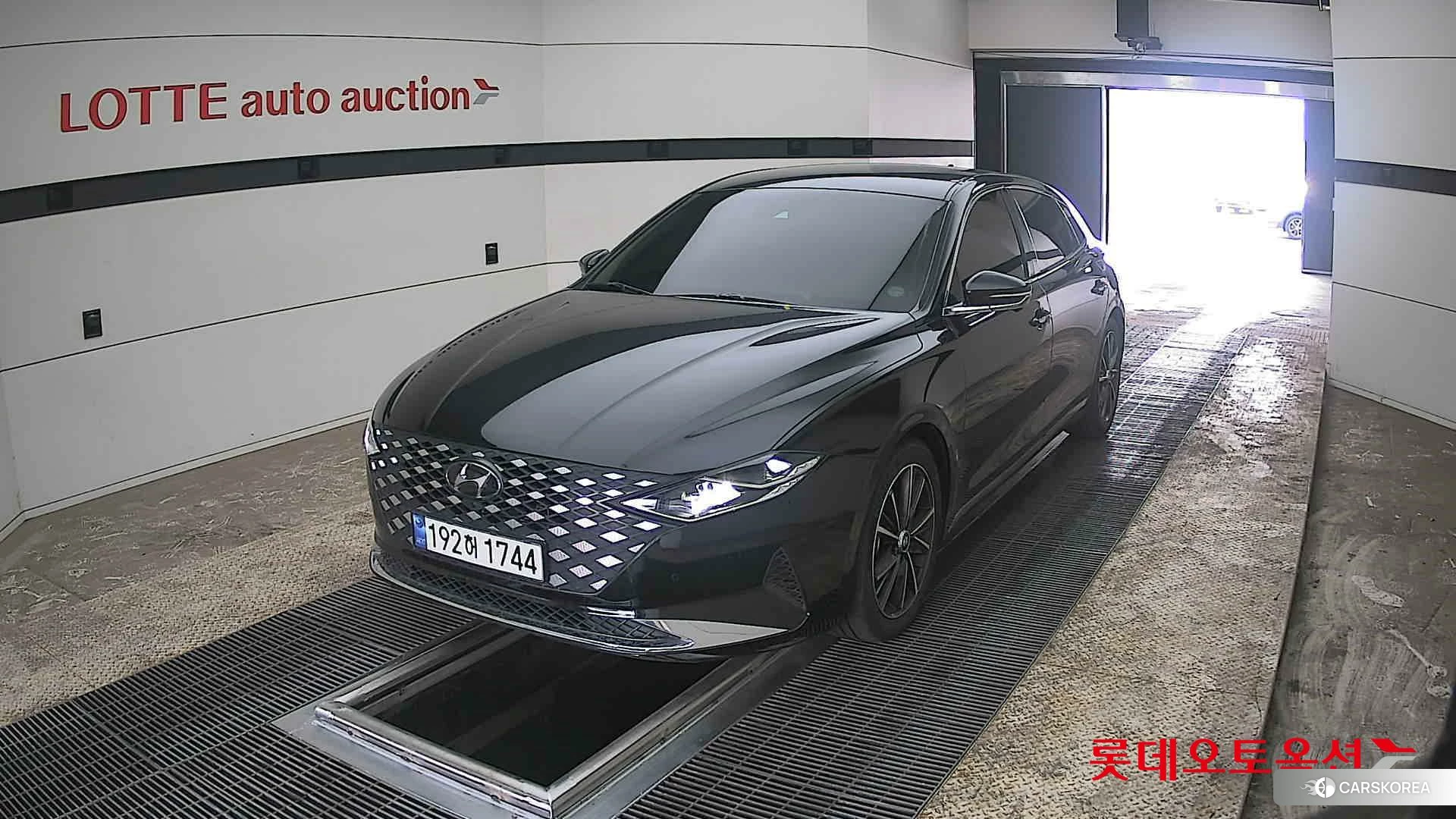 Hyundai Grandeur 2023 Abyss Black Pearl из Кореи